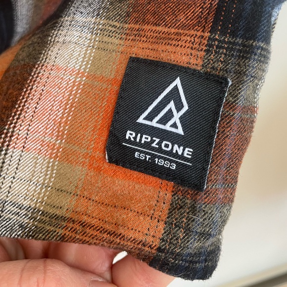 Button-down Long Sleeve - Picture 4 of 4